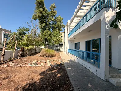Well maintained 6bhk villa in Sharqan near to main road