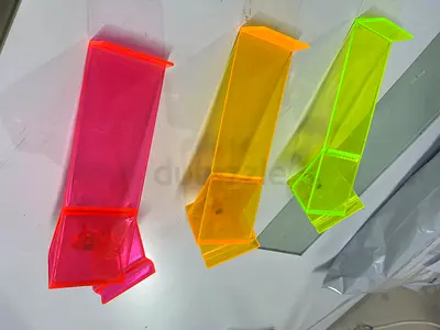 Shoe display plate for slack board