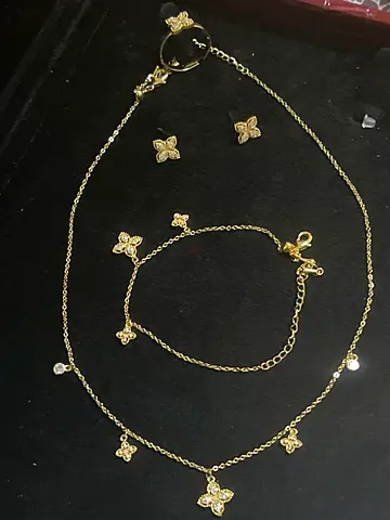 Premium Luxury 4-Piece Clover Jewelry Set with Necklace Bracelet Ring Earrings