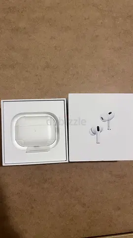 Apple AirPods Pro (2st gen) with Charging Case - Good Condition