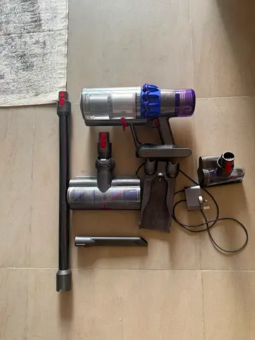 Dyson V15