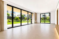 Hill Top | Corner Unit | Close to Amenities