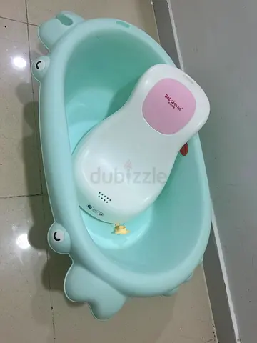 Baby bath tub with removable baby seat - light green