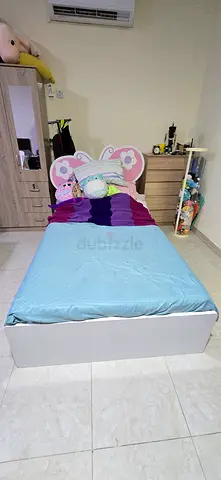Girl's bedroom set