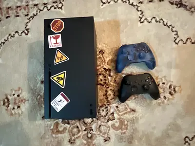 X box s x good condition with two controllers and cable