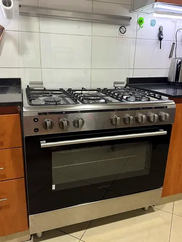 Daewoo Stainless Steel 5-Burner Gas Range with Oven - very Good Condition