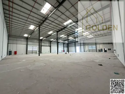 موقع متميز – مستودع جديد للإيجار على الشارع الرئيسي في الصجعة الصناعية – الشارقة