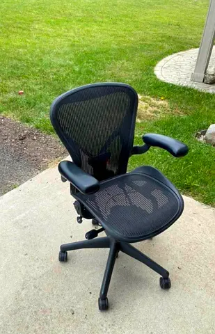 Herman miller classic fully loaded Ergonomic Mesh Office Chair — Adjustable Arms & Lumbar Support