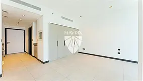 Unfurnished | Canal Living | Modern | Middle Floor