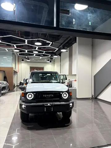 Toyota Land Cruiser 70 Series LC76 RADAR LEATHER COOL BOX 2026 GCC spec لاندكروزر هاردتوب 5 ابواب