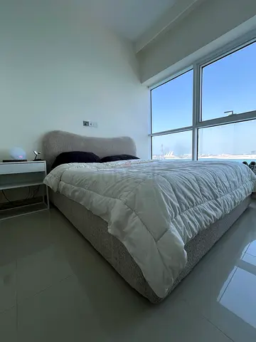 Queen Bed with White Comforter metters