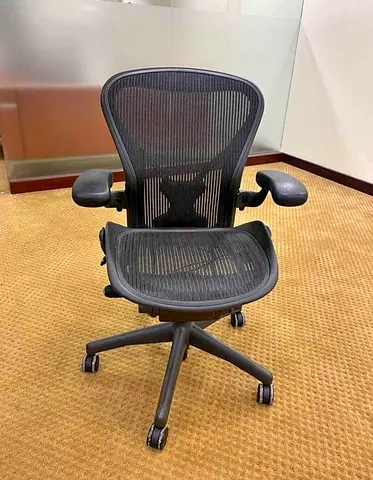 Herman Miller Aeron chair size B fully loaded