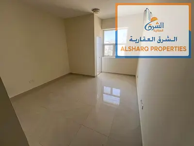 Features a balcony with an excellent view and a spacious layout. Periodic maintenance is covered by the landlord. The studio is bright throughout. Equ