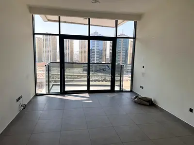 استوديو مفروش | V2 مدينة دبي الرياضية | شرفة مطلة على المدينة