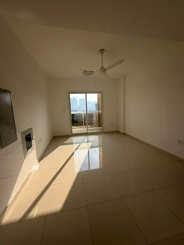 اول ساكن البنايه / موقع استراتيجي / خزائن في الحائط جاهزه / ٢ بلكونه / مساحه ممتازه