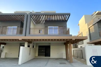 4 Bed Corner | Private | New | Motivated