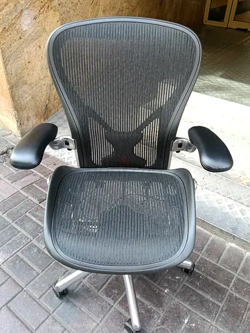 Size C Herman Miller Aeron chair for selling.fully loaded