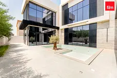 Modern Villa With Nearby Schools & Amenities