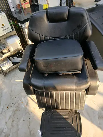 Used Black Salon/Barber Chair with Footrest