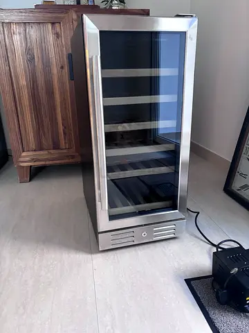 Built in Single zone wine fridge