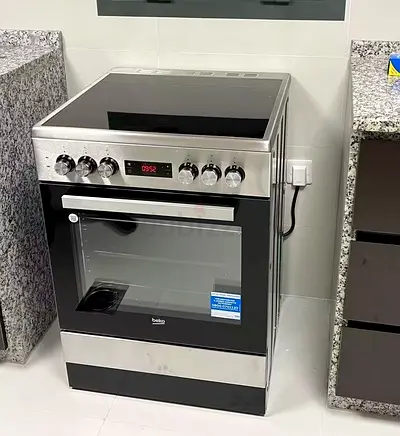 Beko freestanding electric cooker with ceramic hob and oven - good condition