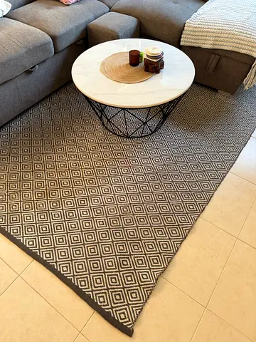 Black and white geometric diamond rug/carpet