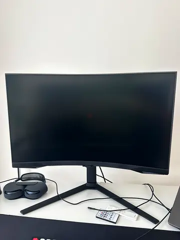 27-inch Curved Monitor with Stand - Good Condition