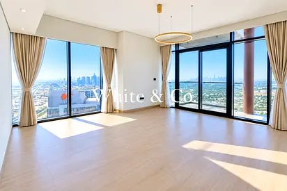 BRAND NEW | TURNKEY | MARINA SKYLINE VIEWS
