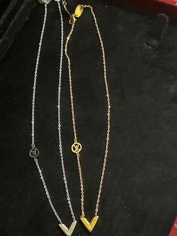 Premium Luxury Made in Italy Essence V Pendant Necklace