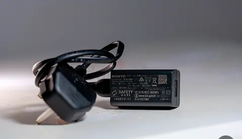 Original Sony USB AC Adaptor (AC-UUE12) Charge