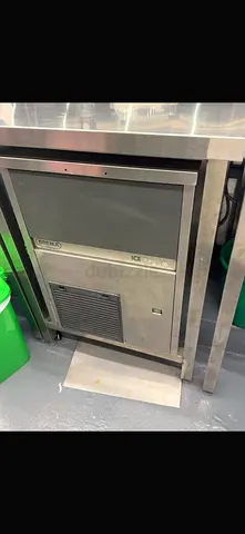 Ice machine / ماكينة ثلج