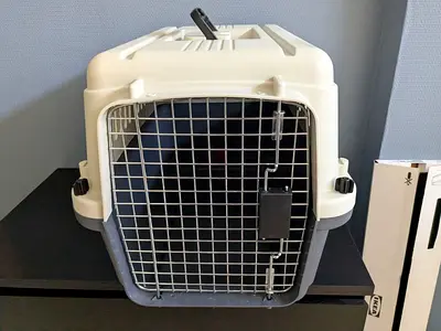 Large plastic pet carrier 60x40x40 cm, airline style