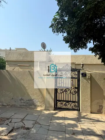 للبيع بيت قديم في منطقة الفيحاء – الشارقة