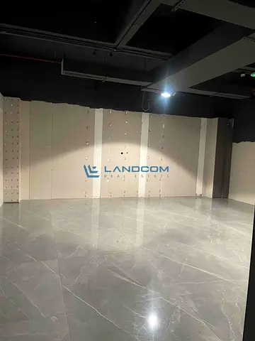 Premium Commercial| Ideal for Commercial Activity |