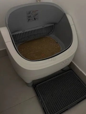 Brand new automatic cat litter box