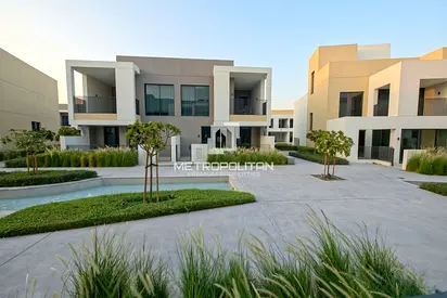 Spacious Layout | Single Row | Close to Amenities