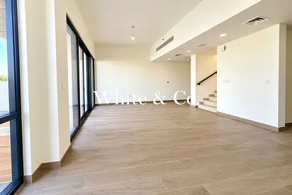 3 BED DUPLEX | VACANT | POOL VIEW