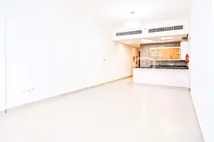 Bright 1BR | Pool & Gym | Great Location