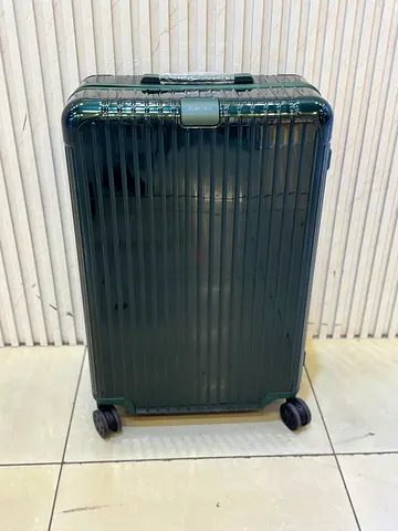 RIMOWA Essential L Suitcase