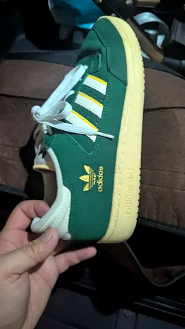 Adida Retro Shoes Size 33