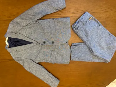 Light grey men's blazer and matching trousers - size approx. M