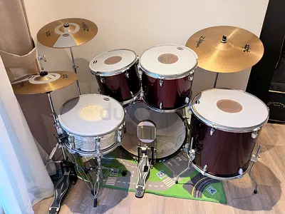 5-piece drum kit with new cymbals and pedals - good working condition