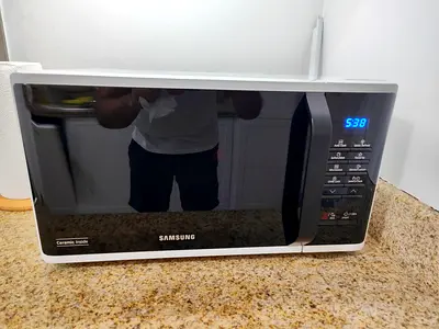 Samsung countertop microwave - excellent working condition