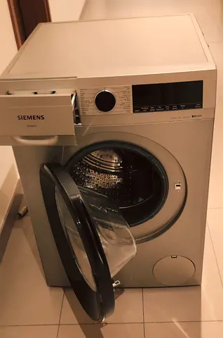 Siemens latest model front load washing machine -9kg  good working condition
