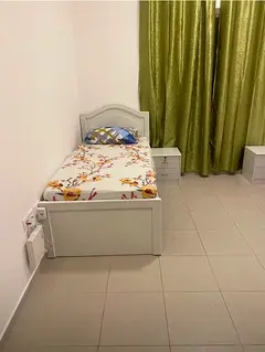 One Ladies 2 sharing bed space available in mankhool