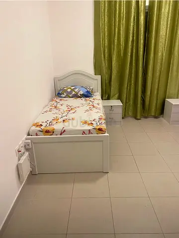 One Ladies 2 sharing bed space available in mankhool