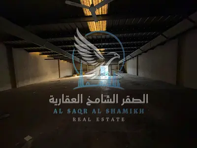 للإيجار السنوي  مستودع في الصناعيه 11  الشارقة فرصة ممتازة مساحة: 6500 قدم مربع