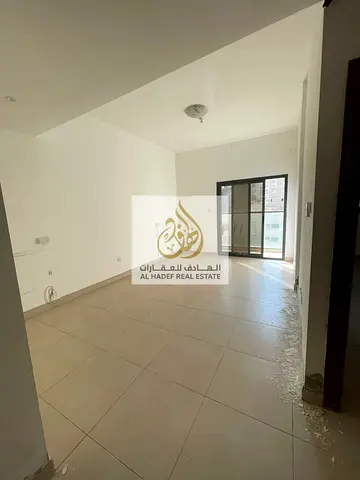 الايجار السنوي عجمان منطقة النعيمية 1 قريب من المدرسة الحكمة البنايه عائلات غرفتين وصاله  بلكونه 3 حمام تكيف مركزي مطبخ منفصل مساحات كبيره تشطيبات ممت