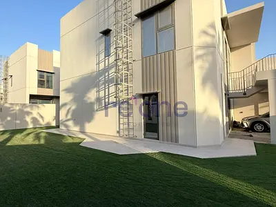 Luxury Corner 4BR+Maid | Upgraded | Private Garden