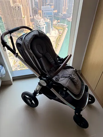 Good condition mamas and papas stroller / pram - comfortable seat, adjustable handle